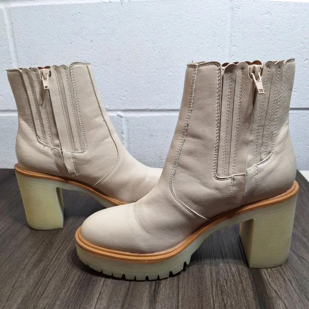 Oasis Society Womens Cream Beige Platform Lug Sole Scalloped Chunky Boots Size 8